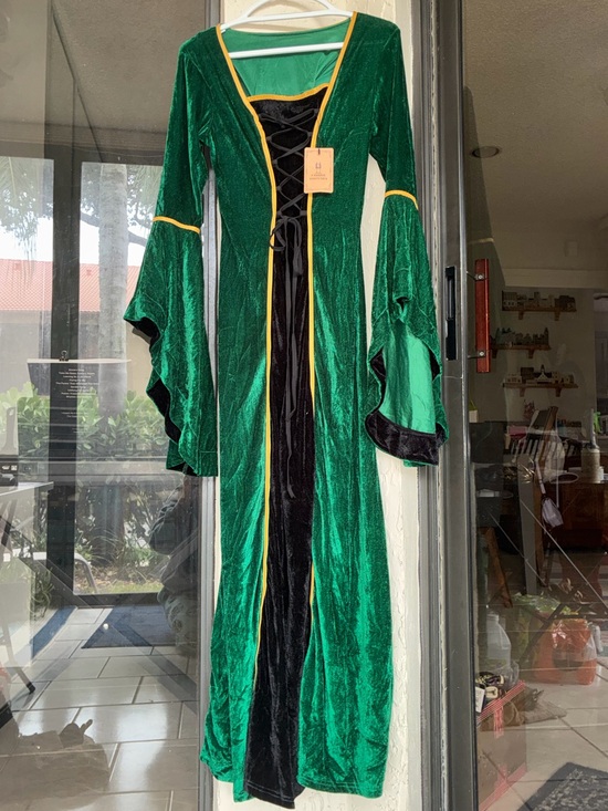 Dresses & Skirts - NWT Renaissance Medieval Green Velvet Bell Sleeve Maxi Dress Costume Small